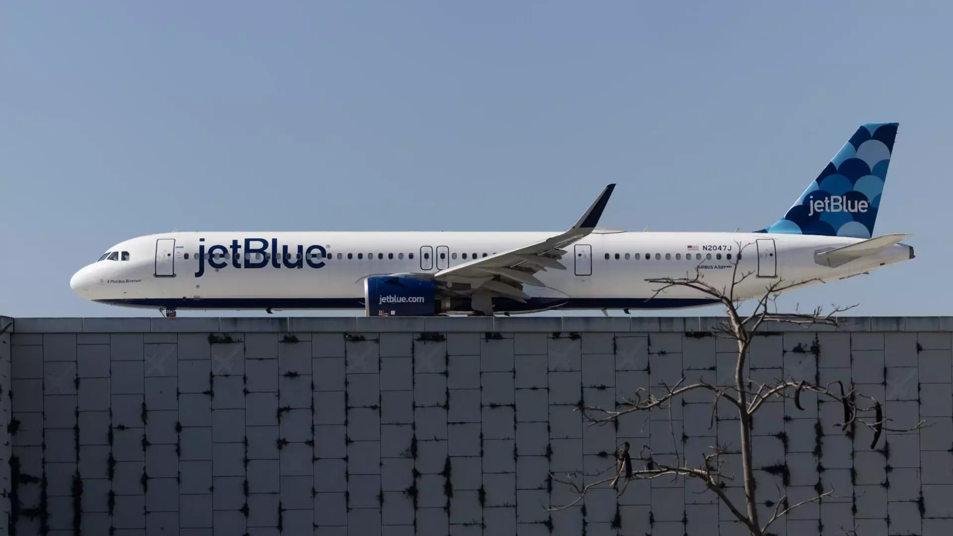 JetBlue Airways Reducing Routes to Cut Costs