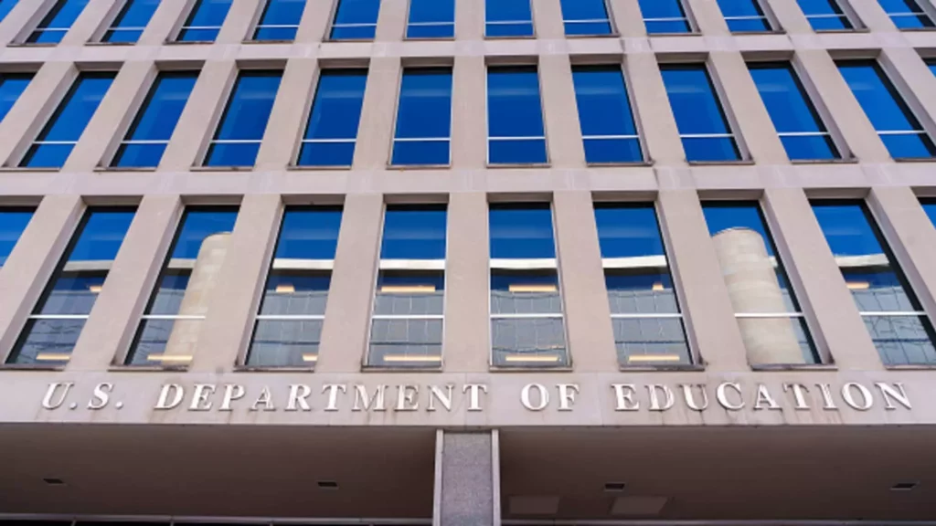 The Impact of Changes in Federal Student Loan Servicers