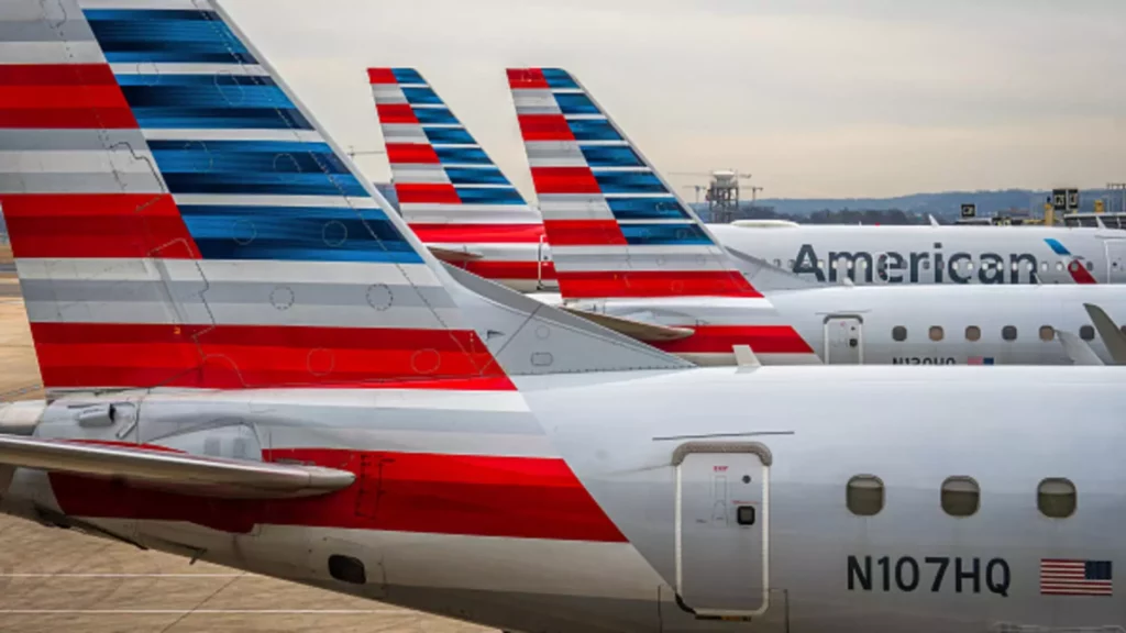 American Airlines Cuts Sales Outlook and Loses Chief Commercial Officer