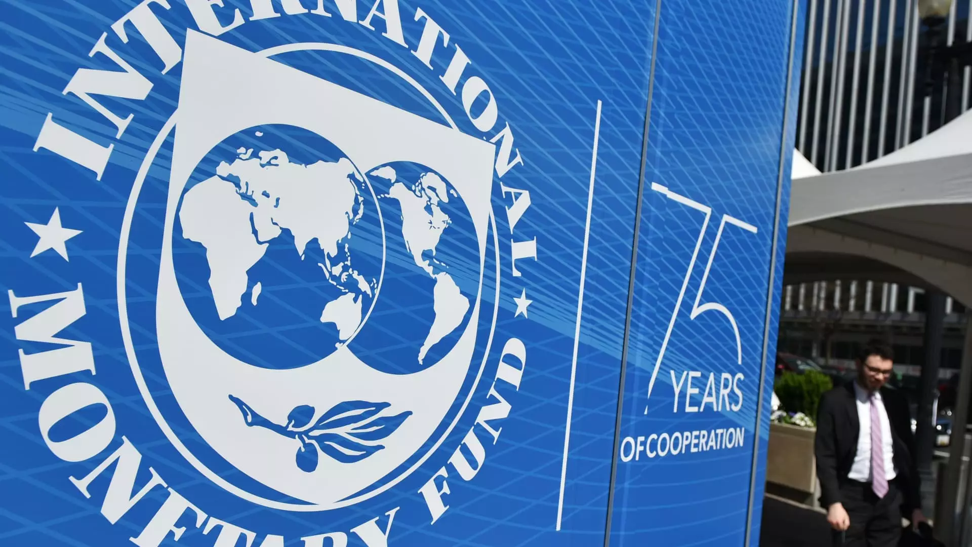 IMF Warns of Increasing Inflation Risks