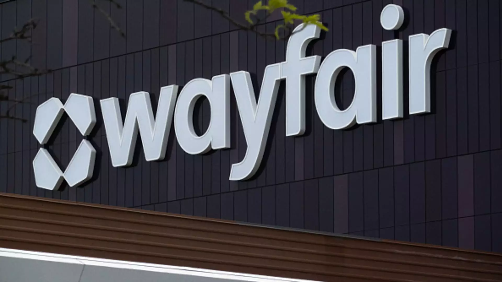 Wayfair Sees Sales Decline Amidst Unprecedented Slowdown in Home Goods Category