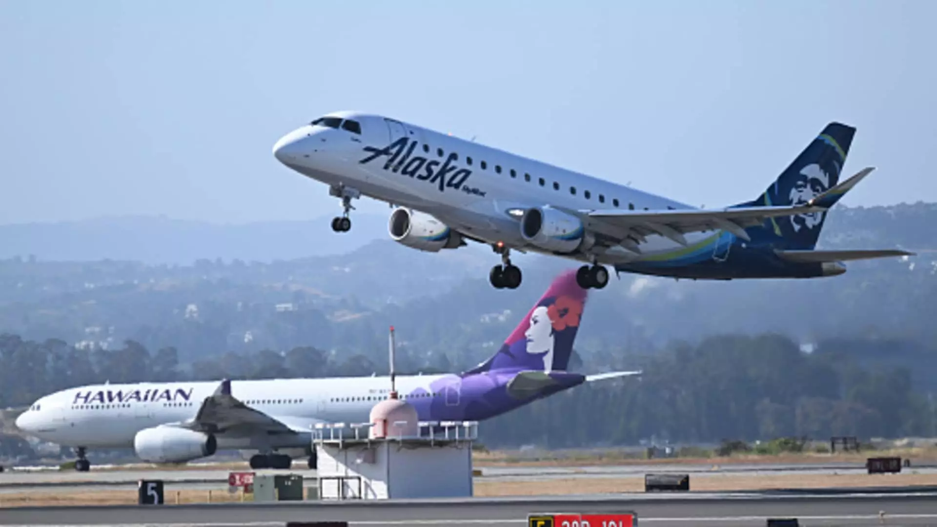 Alaska Airlines Moves Forward with Acquisition of Hawaiian Airlines