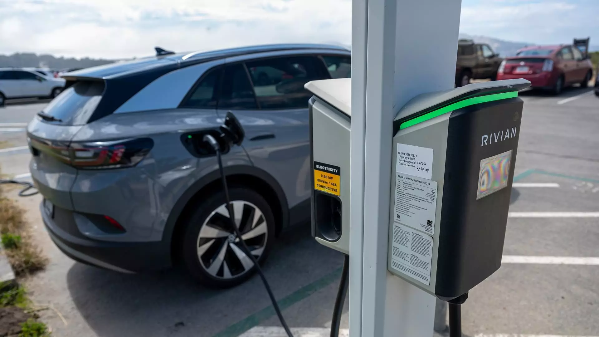 Analysis of Comparative Costs Between Electric Vehicles and Gasoline Cars