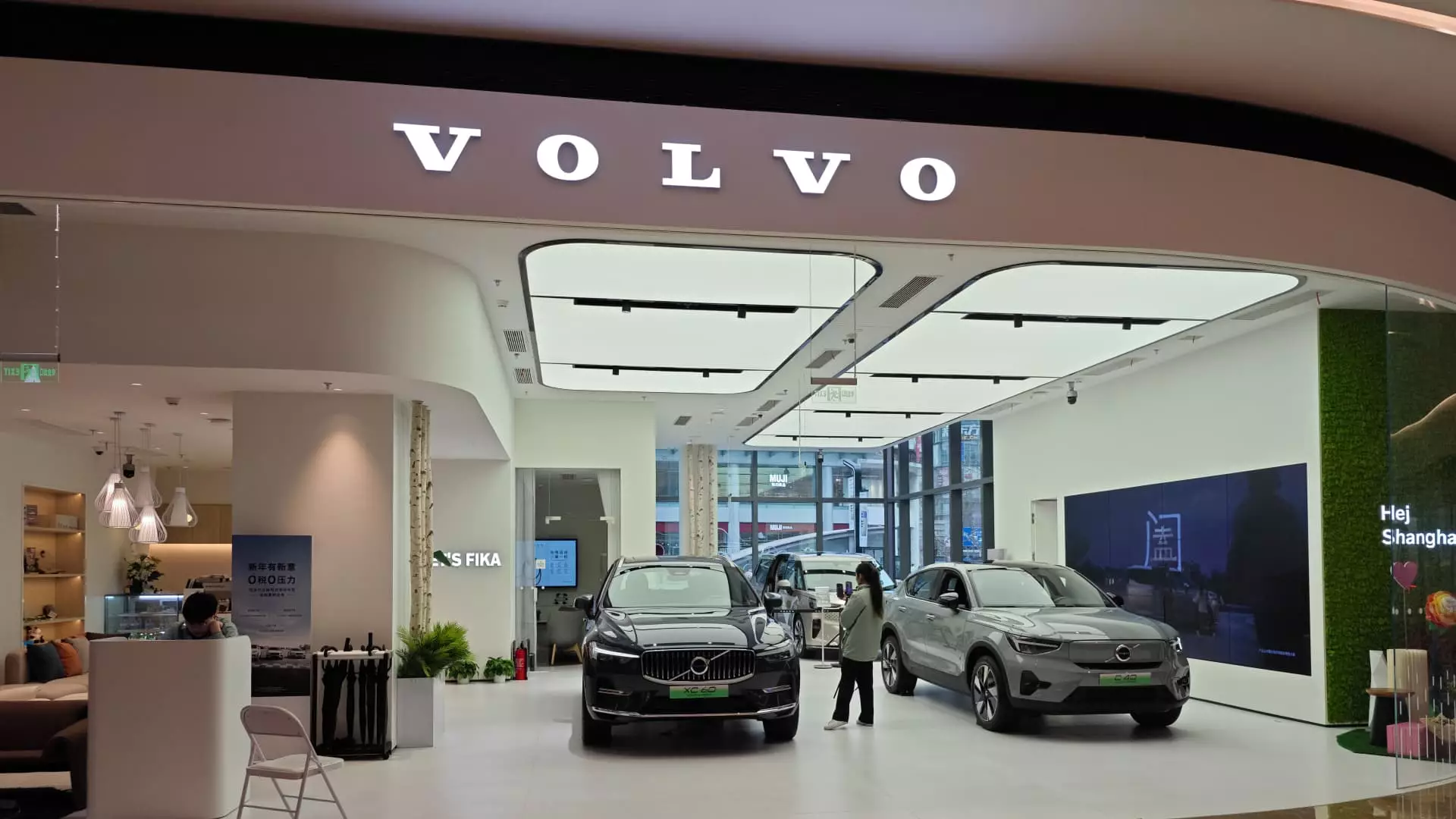 Volvo Cars Adjusts Targets and Strategies Amidst EV Transition