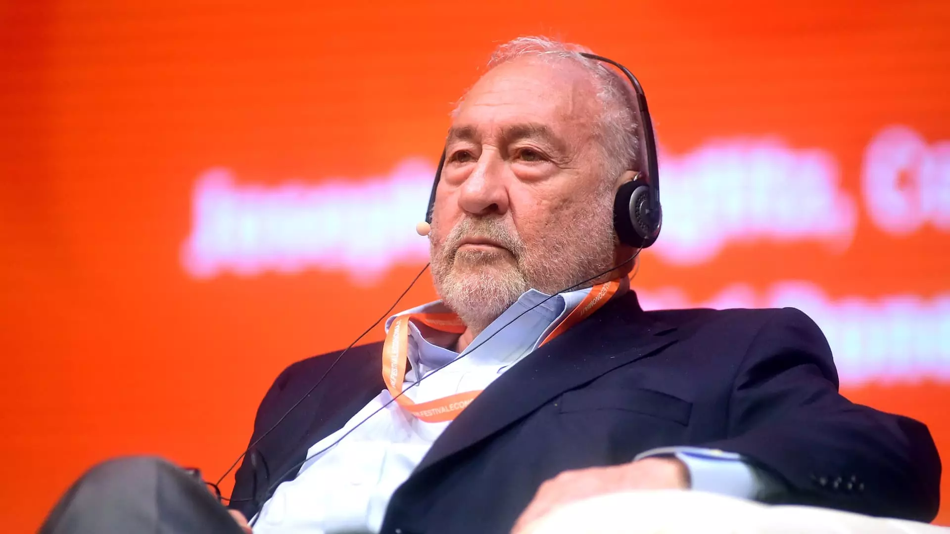 The Debate on Interest Rate Cuts: Stiglitz’s Argument