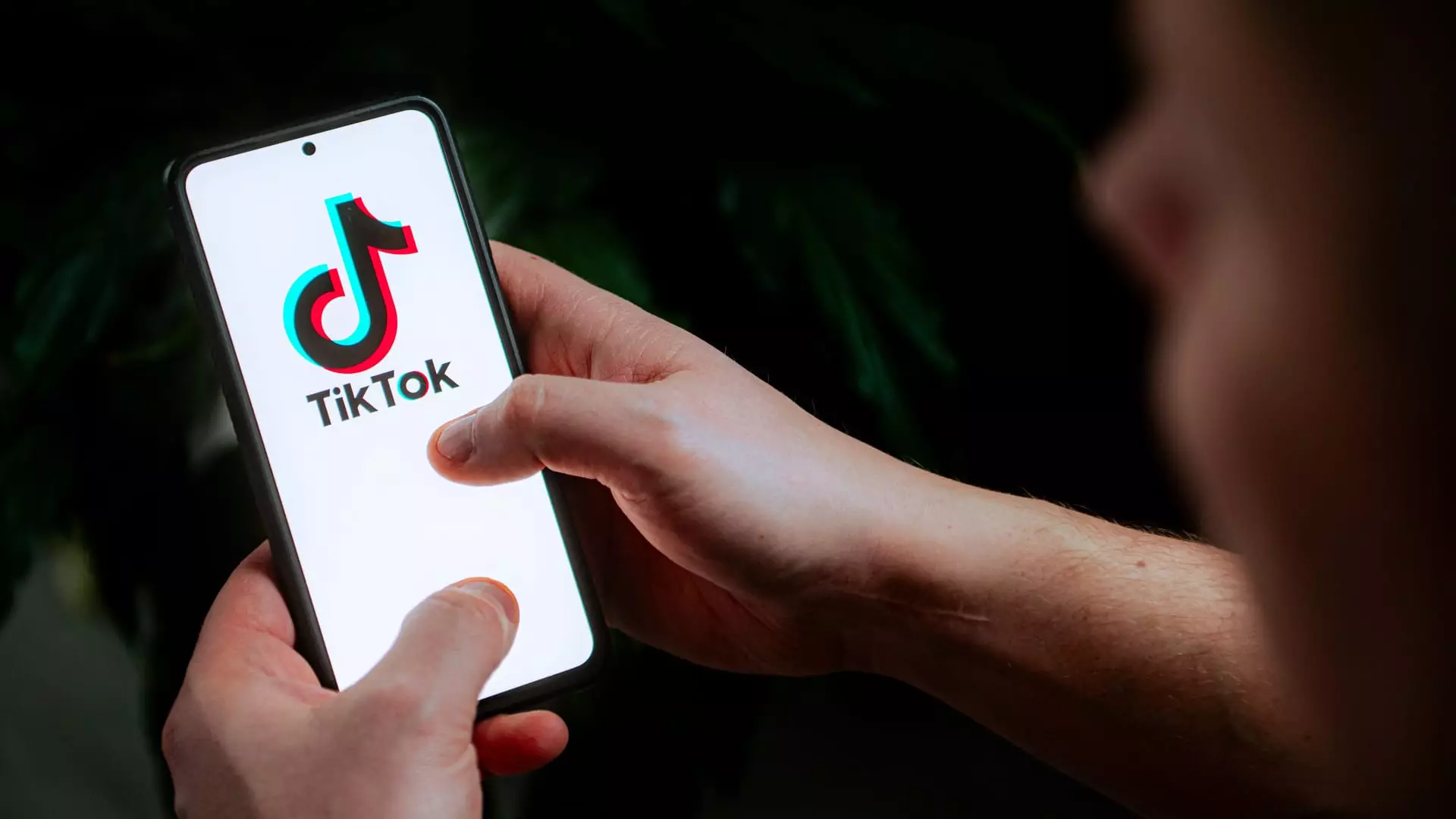 The Pitfalls of Financial Advice on Social Media: Navigating #FinTok with Caution