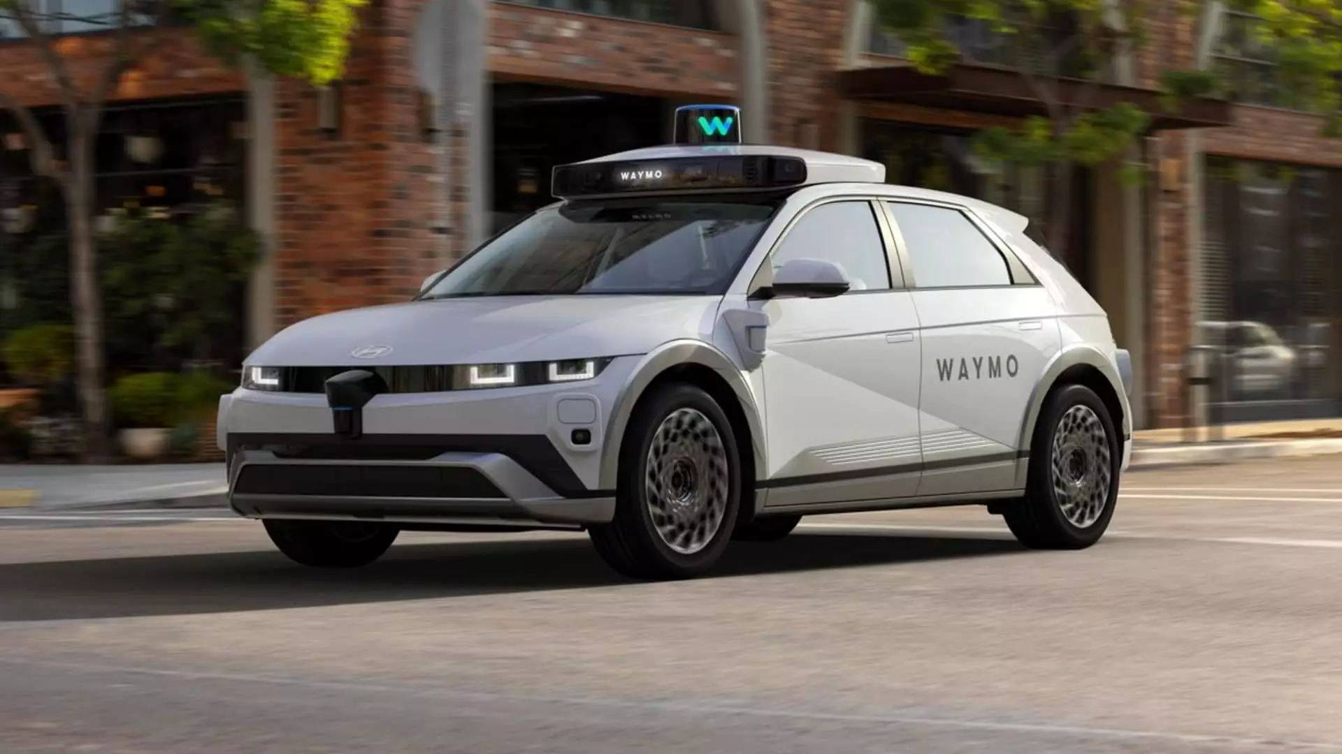 Hyundai and Waymo Forge Ahead with Strategic Partnership for Self-Driving Technology