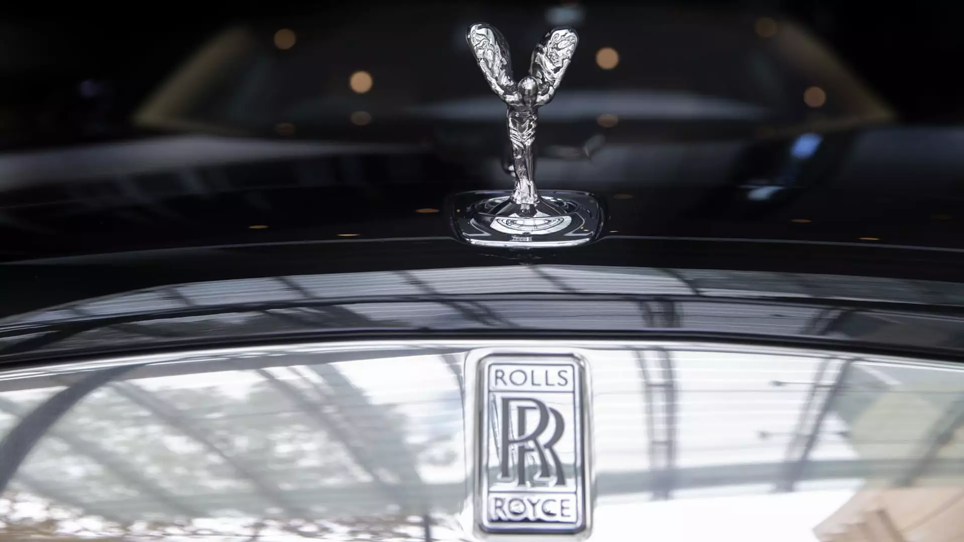 The Art of Bespoke Luxury: Rolls-Royce’s Exclusive Private Office Experience