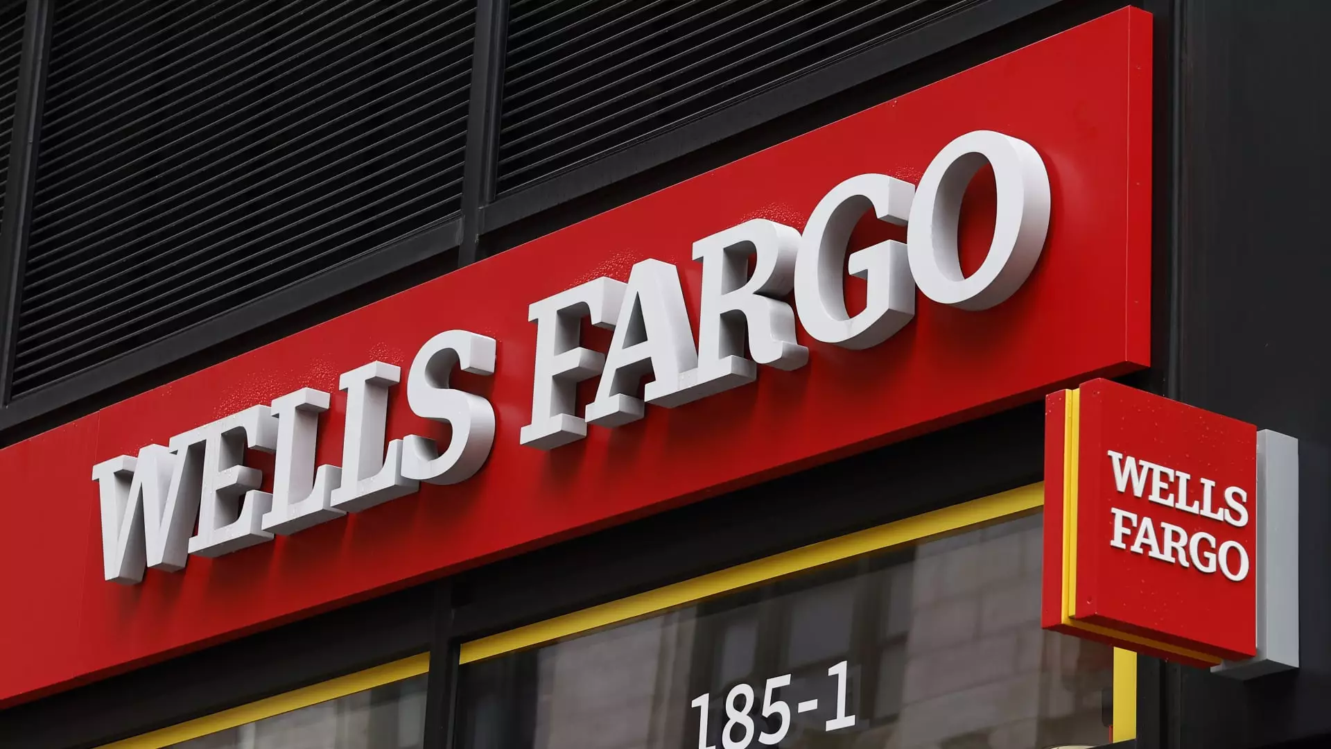 Wells Fargo Surpasses Earnings Expectations Amid Declining Interest Income