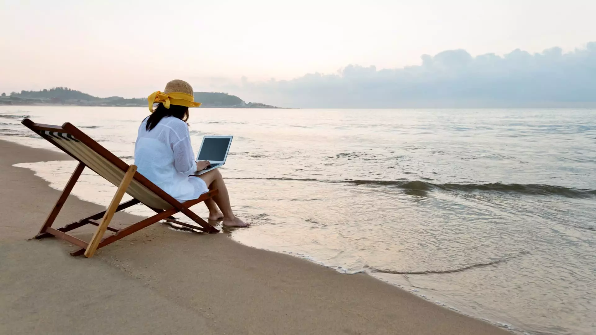 Redefining Holiday Travel: The Rise of Remote Work and Budgeting Strategies