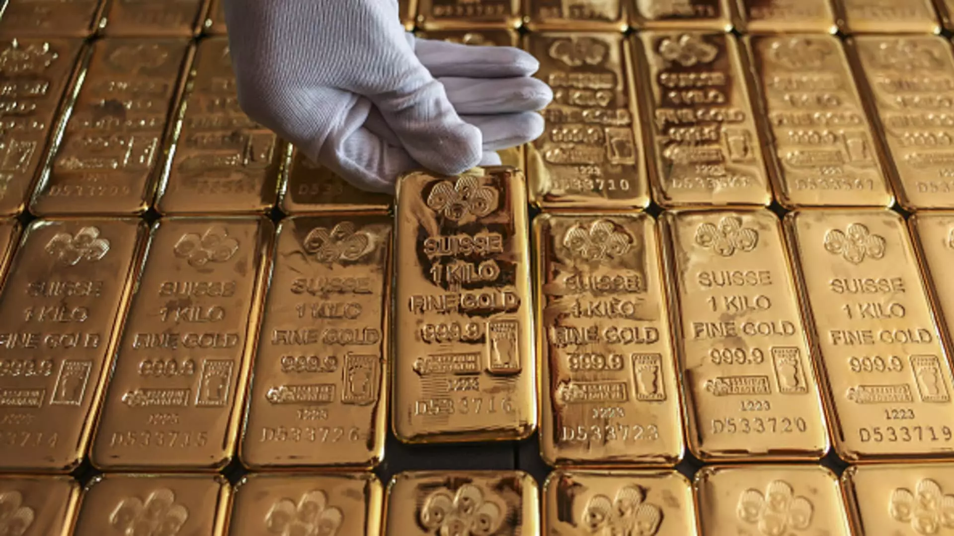 The Resilient Bullion: A Closer Look at Gold Investment Trends