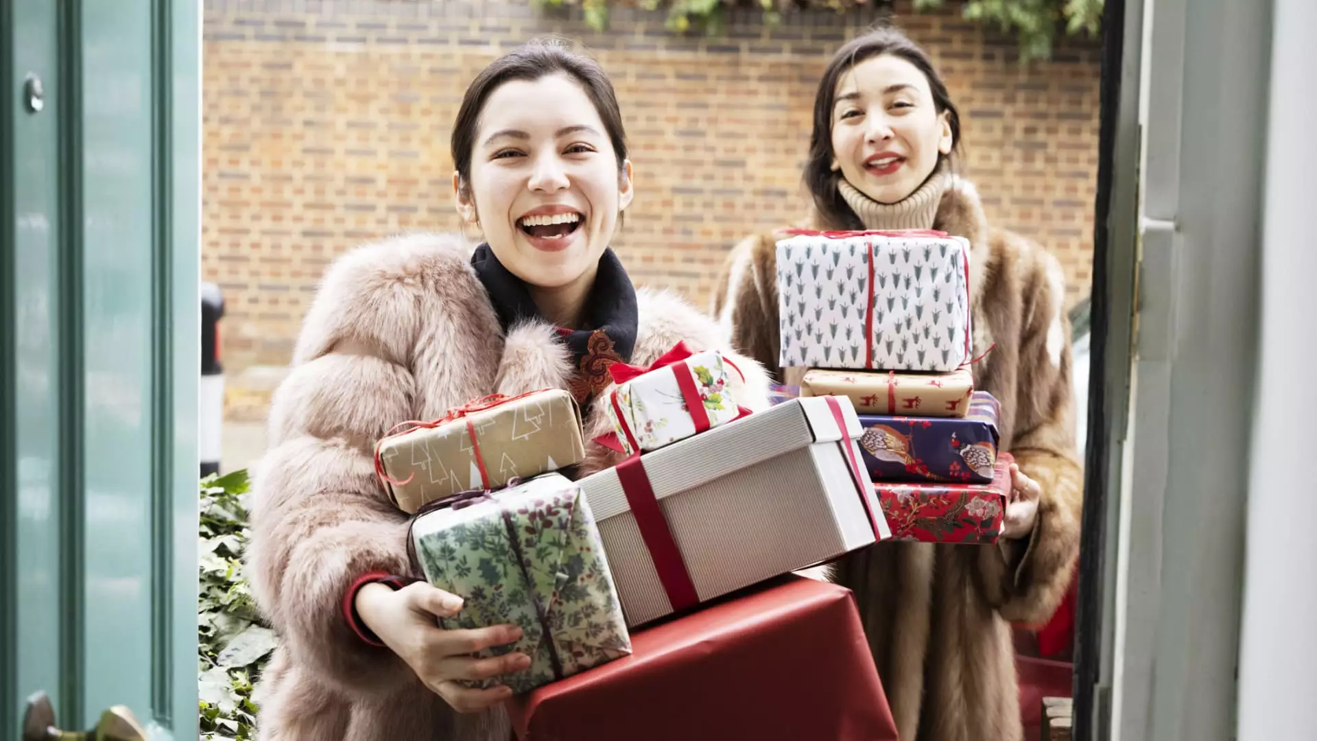 Mastering Holiday Spending: A Strategic Approach to the Season of Giving