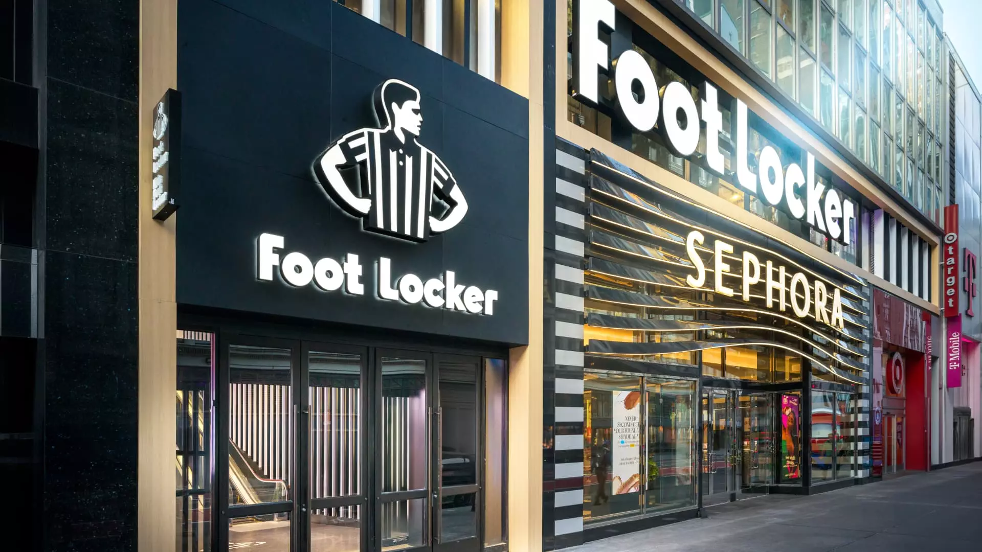 Foot Locker Faces Challenges Amid Soft Consumer Demand and Overreliance on Nike