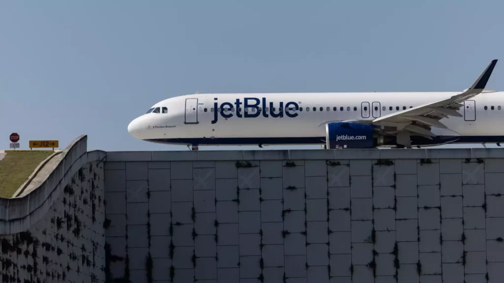 JetBlue’s 25% Plunge: An Unforgiving Reality Check for Airlines in 2024