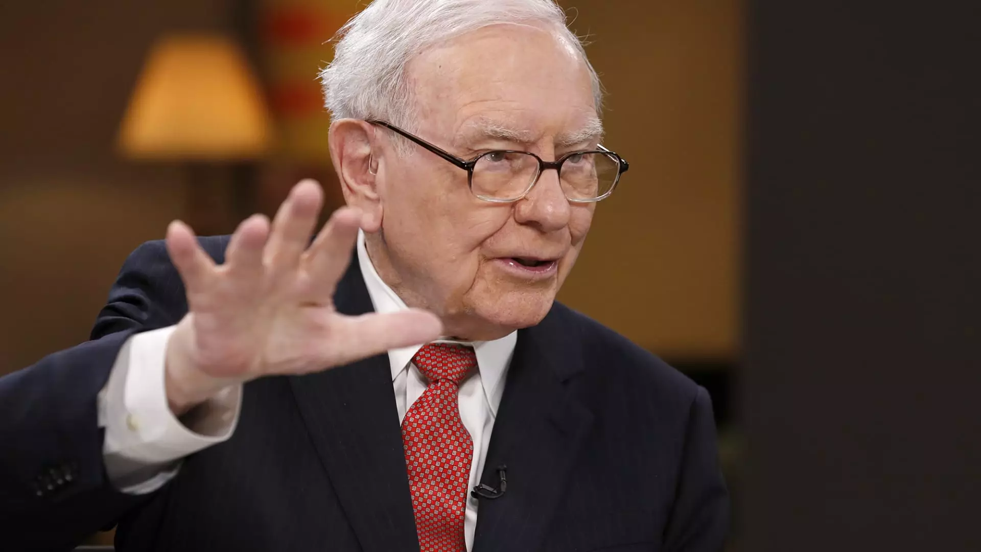 The Wisdom of Warren Buffett: Rejecting Dynastic Wealth for Philanthropy