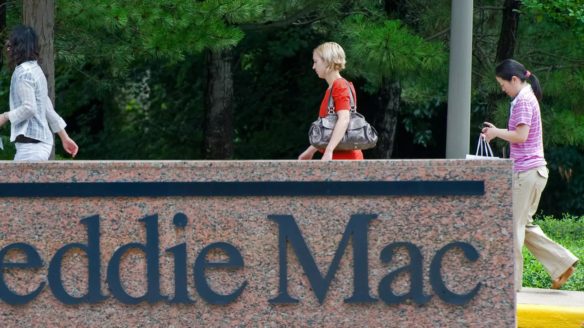 Examining the Future of America’s Mortgage Giants: The Fate of Fannie Mae and Freddie Mac