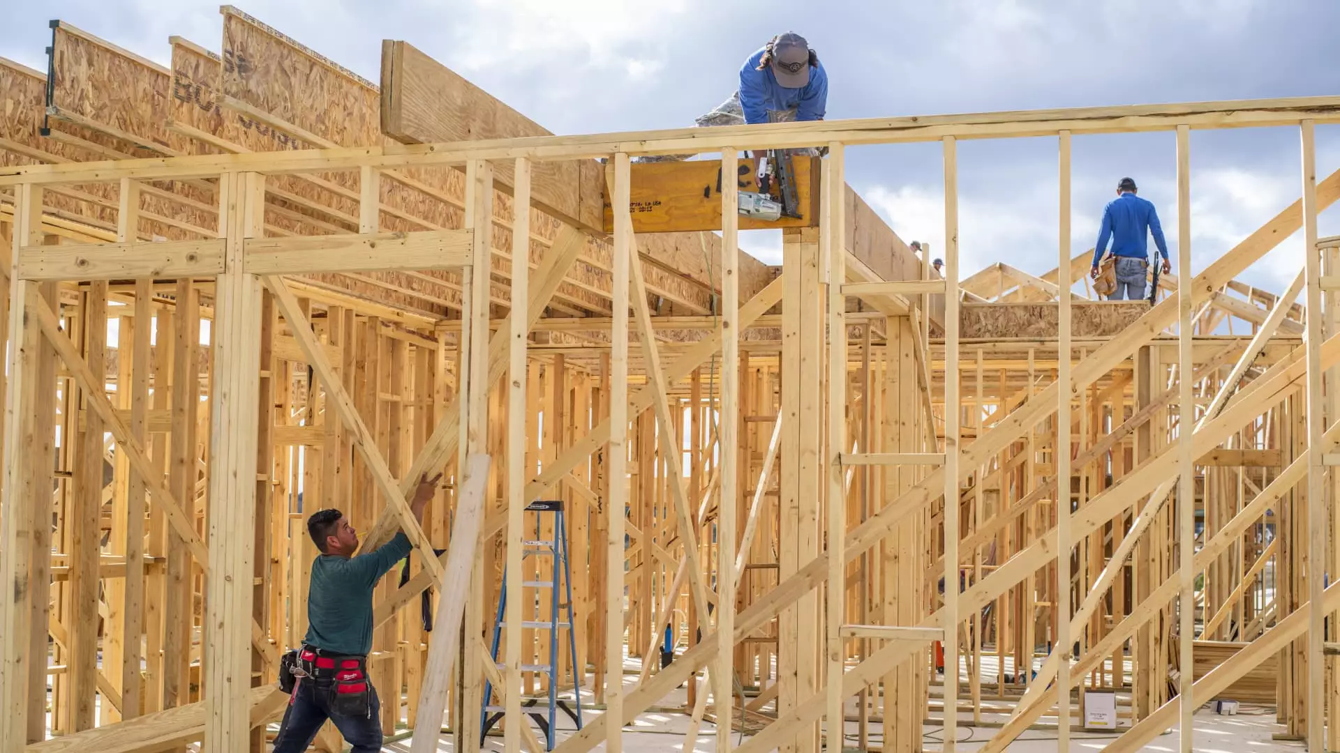 Current Challenges in the U.S. Housing Market: A Deep Dive into Builder Sentiment