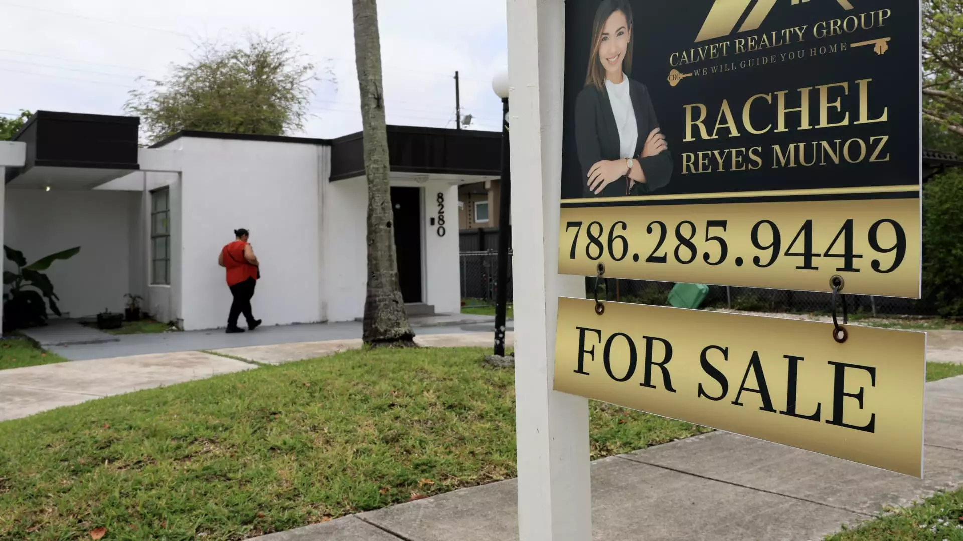 Unexpected Surge: Mortgage Demand Defies Economic Gloom
