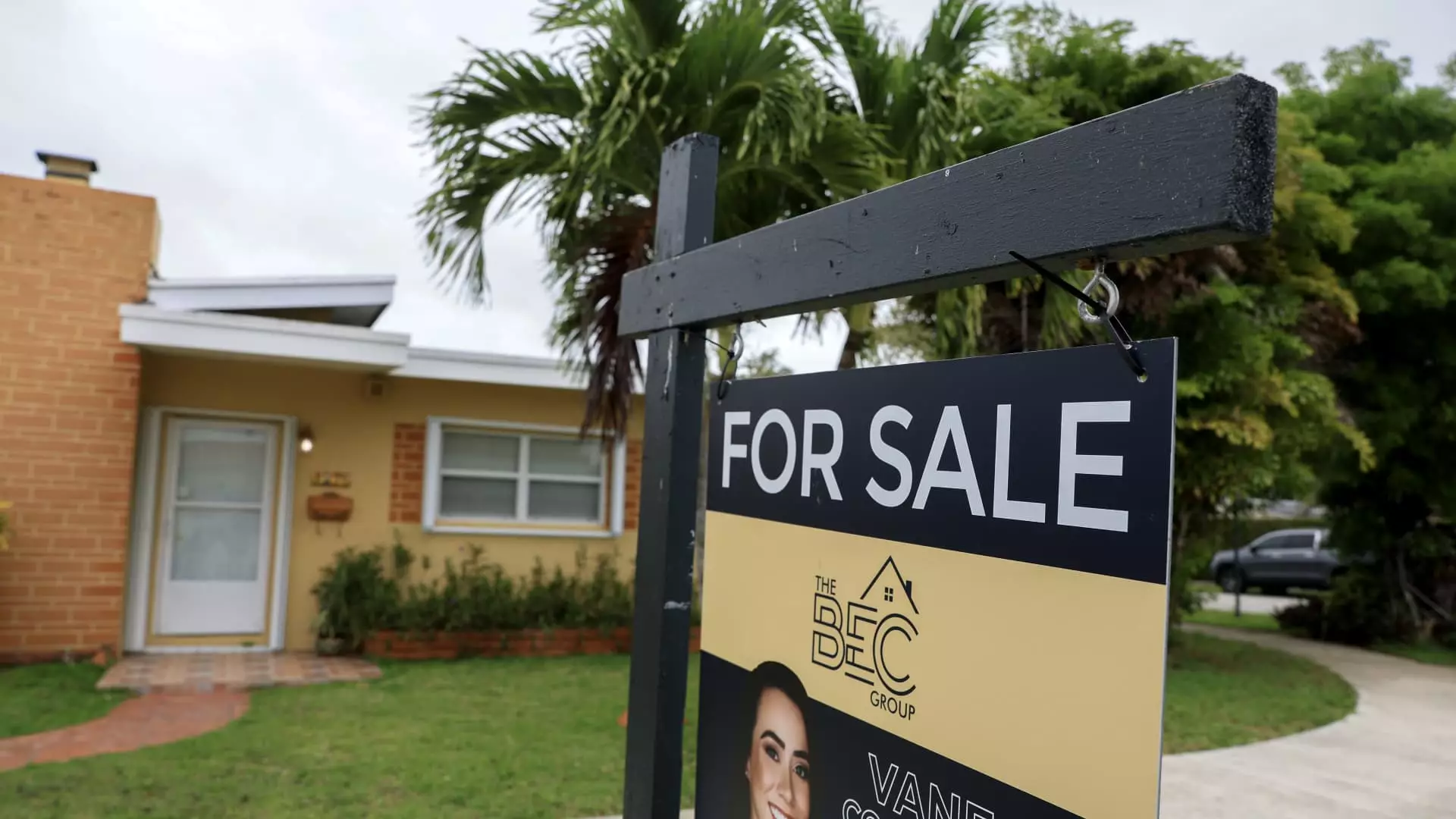 Mortgage Market Dilemma: Demand Dwindles Despite Rate Drops