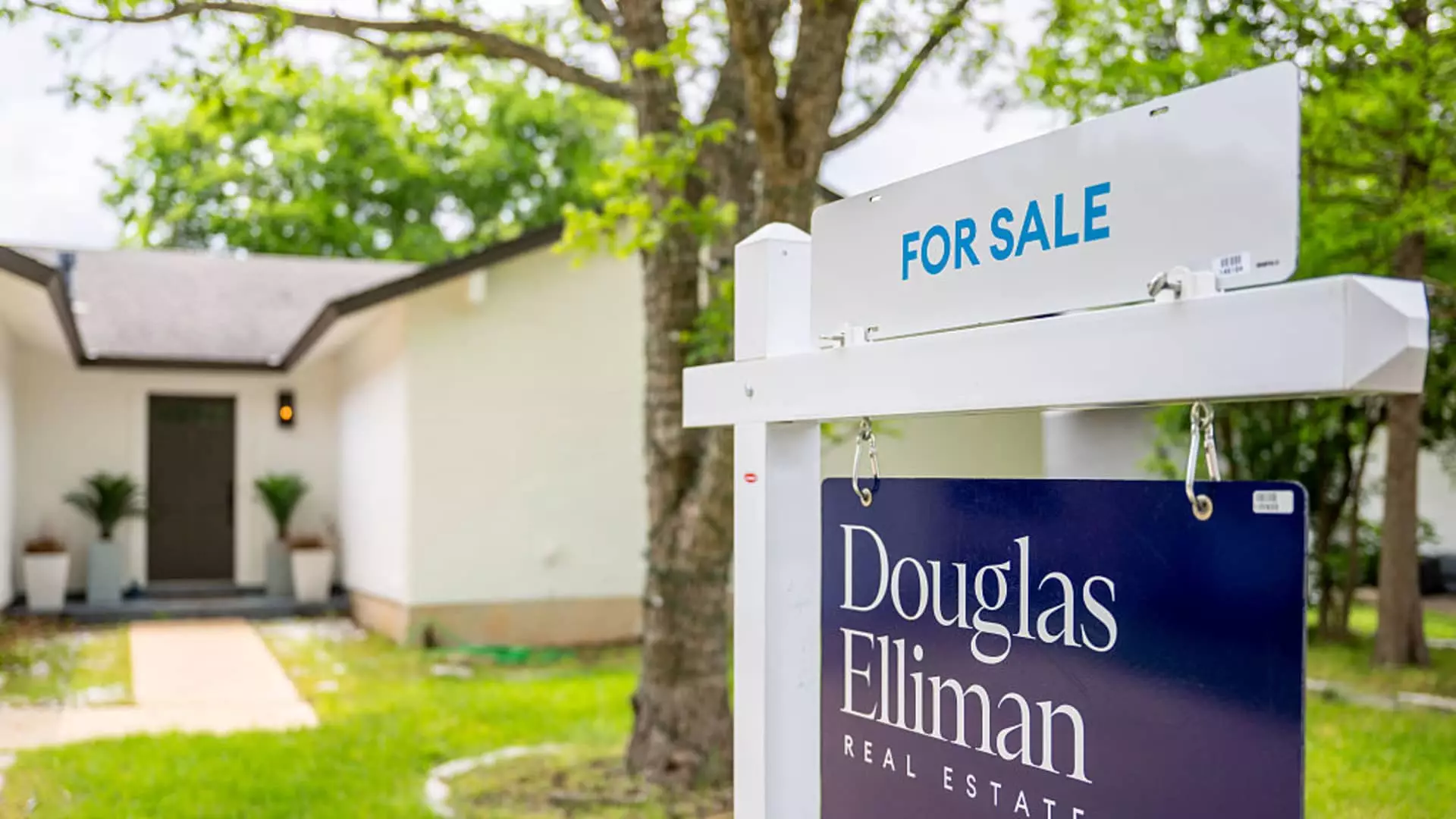 Housing Market Survivor: A Cautious Climb Amidst High Rates