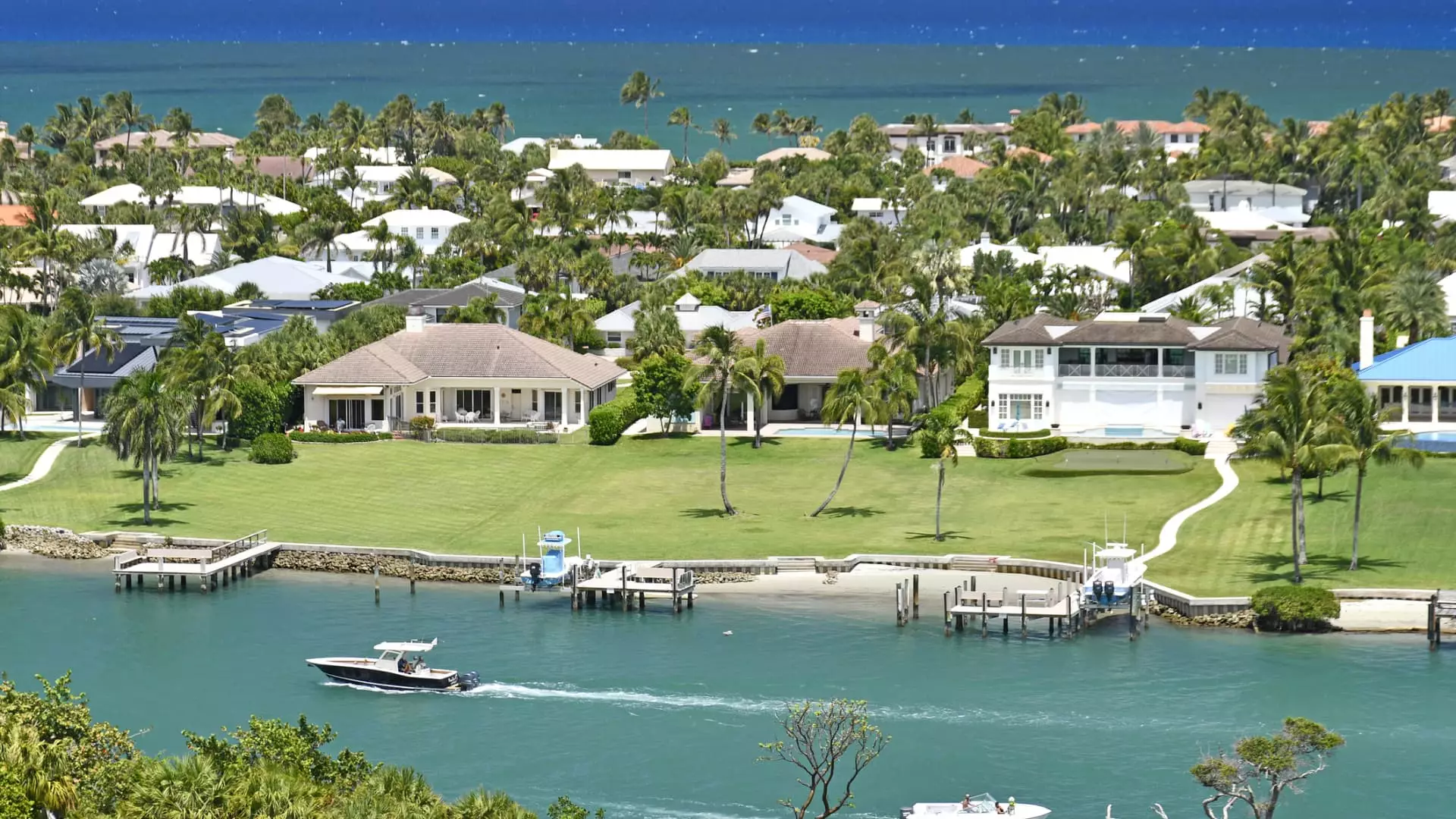 The Stark Divide in Luxury Real Estate: Why Cash is King and Caution Reigns