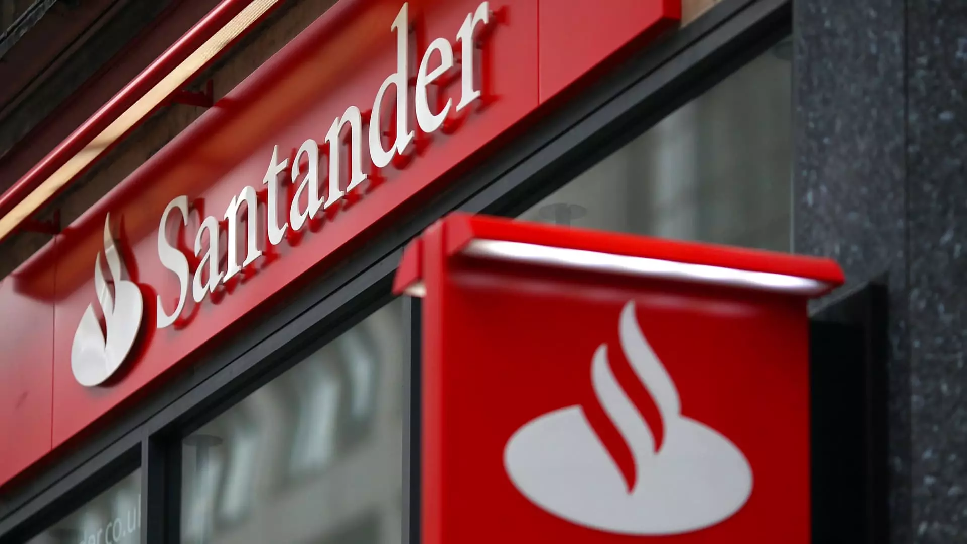 The Shattering Ambitions of Santander: A Reckless Expansion or a Strategic Misstep?