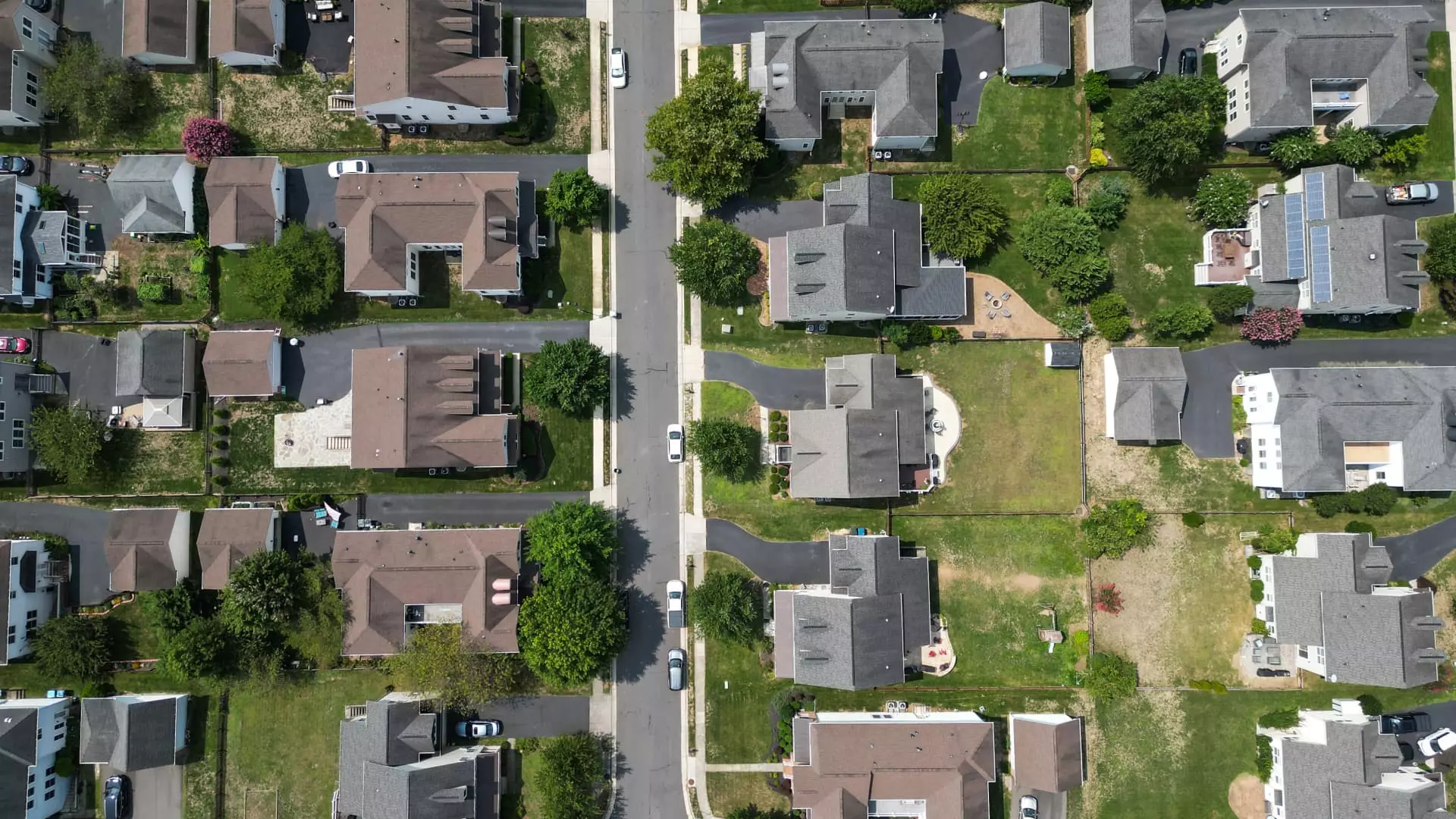 Unseen Flaws in the Current Housing Market: A Crisis of Confidence Hidden Beneath Falling Mortgage Rates