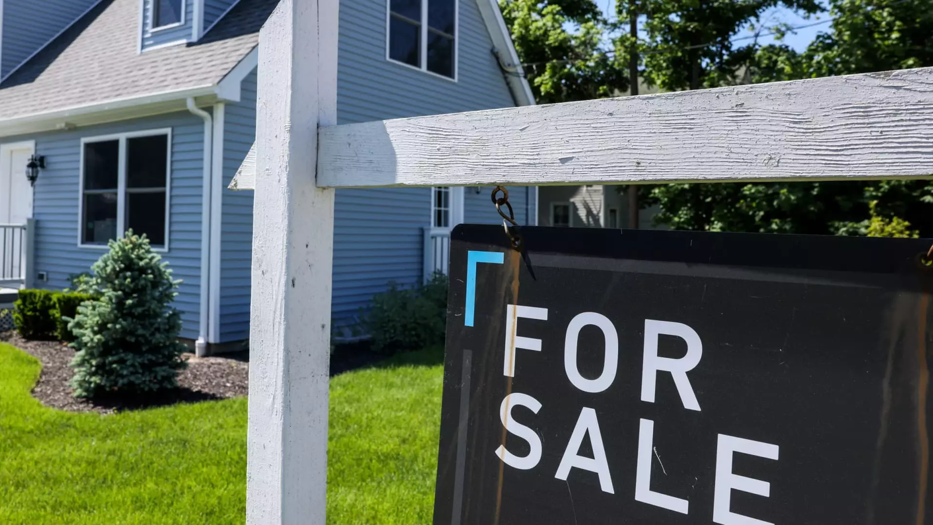 The Illusion of Stability: Why Mortgage Markets Mask Greater Economic Uncertainty