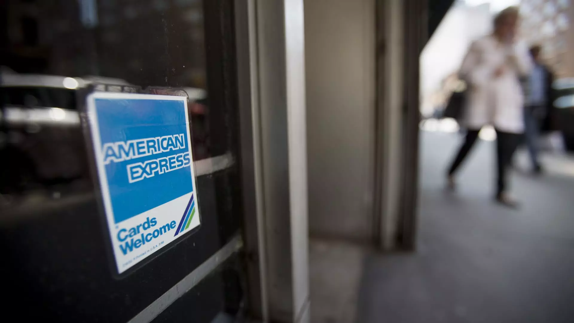 The Hidden Fragility of American Express’s Luxury Loyalty Model