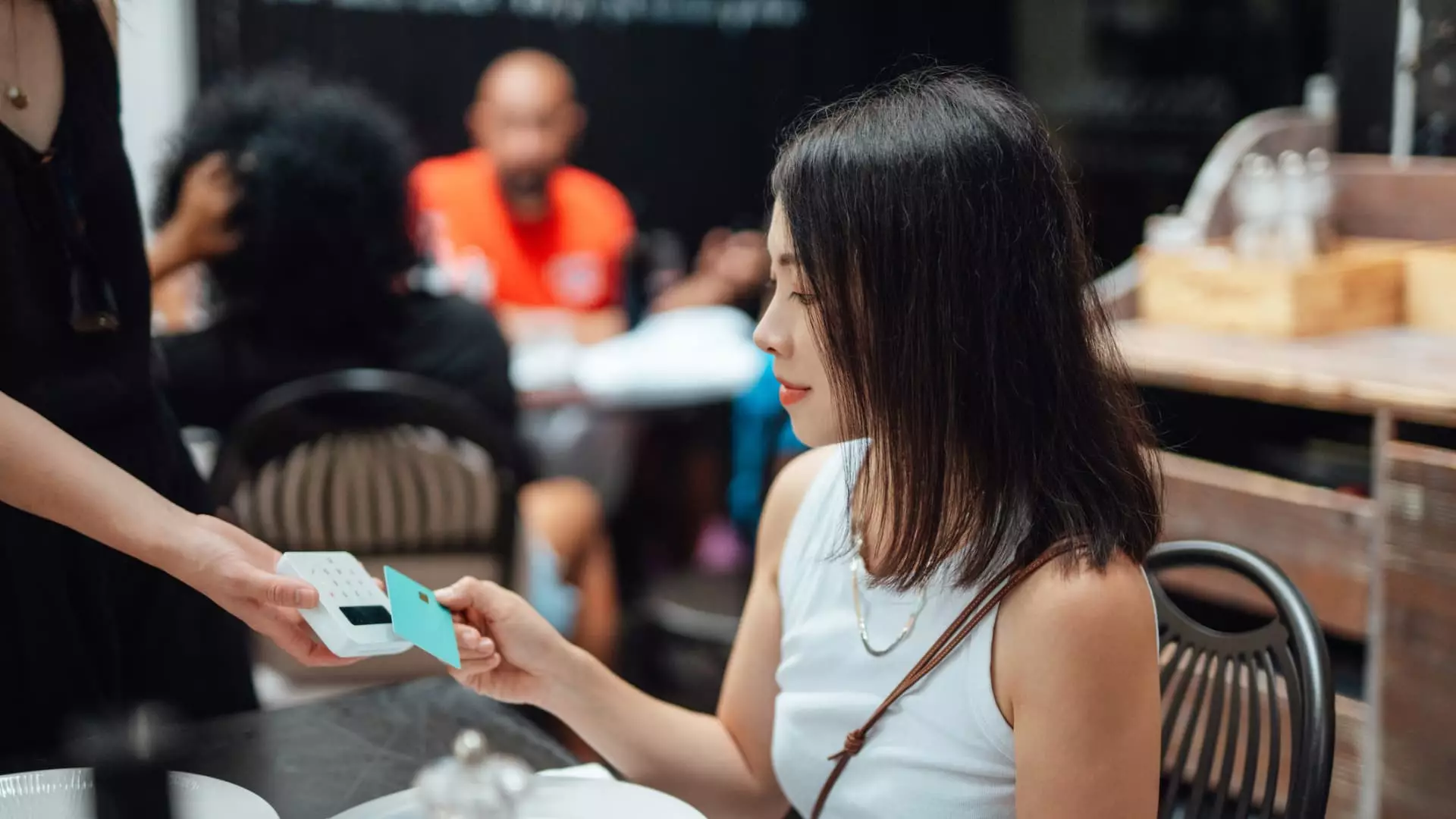 The Fragile Rise of Credit Card Debt: Warning Signs of an Uncertain Future