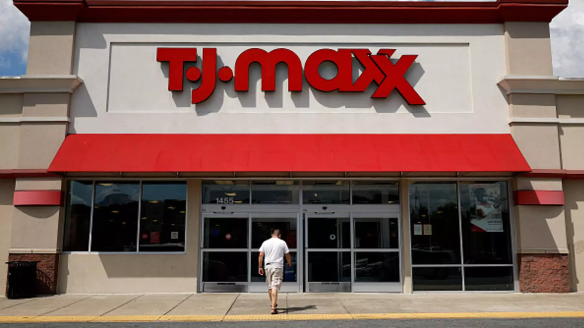 Resilience or Recklessness? The Illusion of TJX’s Bullish Fortunes Amid Economic Turmoil